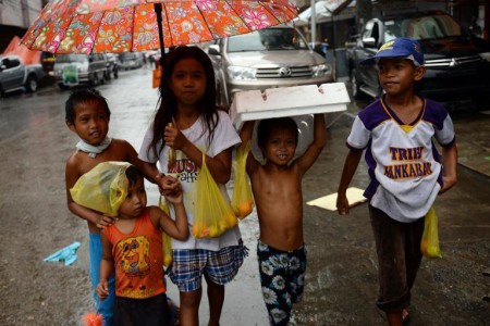 Philippines news: Christmas in mud as rain pours on typhoon survivors