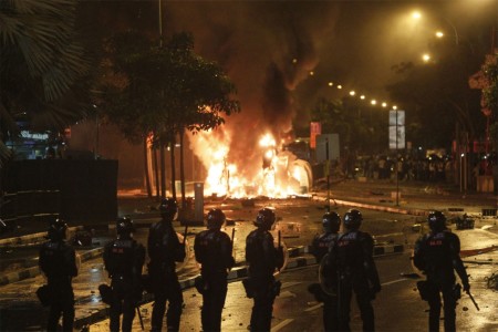 Rights activists criticize Singapore alcohol ban on riot district