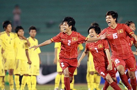 Vietnam 4-0 Malaysia women?s football semis SEA Games 2013