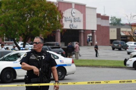 Gunman attack theater in Tennessee, killed